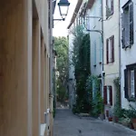 Sortie 44 - Newly Renovated 1 Bedroom, Center Of Old