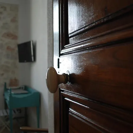 Sortie 44 - Newly Renovated 1 Bedroom, Center Of Old