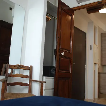 公寓 Sortie 44 - Newly Renovated 1 Bedroom, Center Of Old 昂蒂布