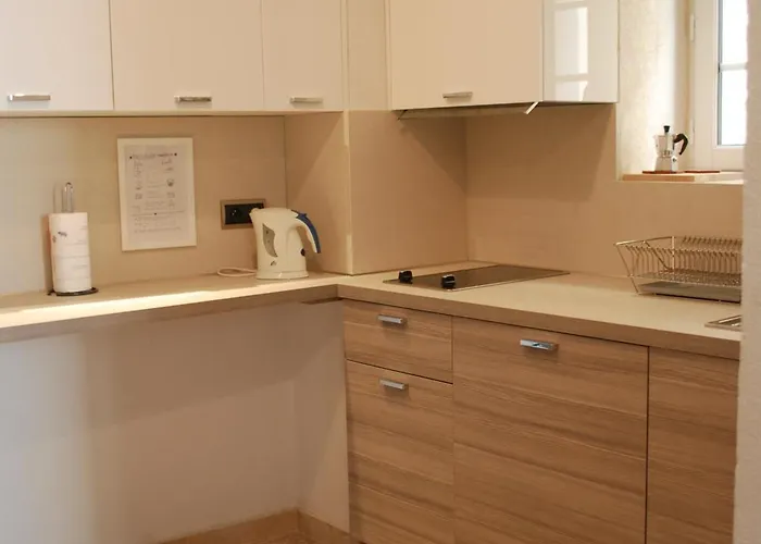 Sortie 44 - Newly Renovated 1 Bedroom, Center Of Old