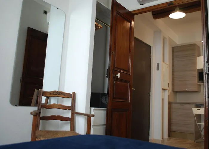 公寓 Sortie 44 - Newly Renovated 1 Bedroom, Center Of Old 昂蒂布