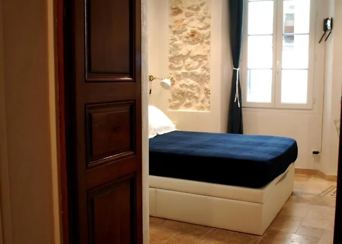 Sortie 44 - Newly Renovated 1 Bedroom, Center Of Old 公寓 昂蒂布