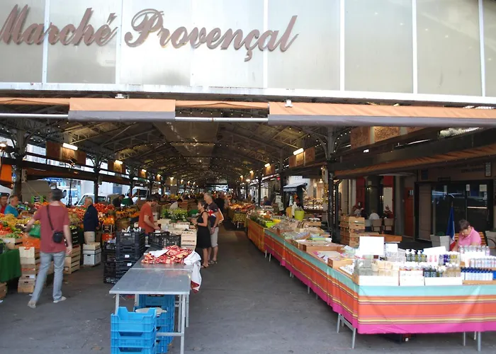 Sortie 44 - Newly Renovated 1 Bedroom, Center Of Old 昂蒂布