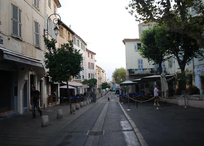 Sortie 44 - Newly Renovated 1 Bedroom, Center Of Old 公寓 *