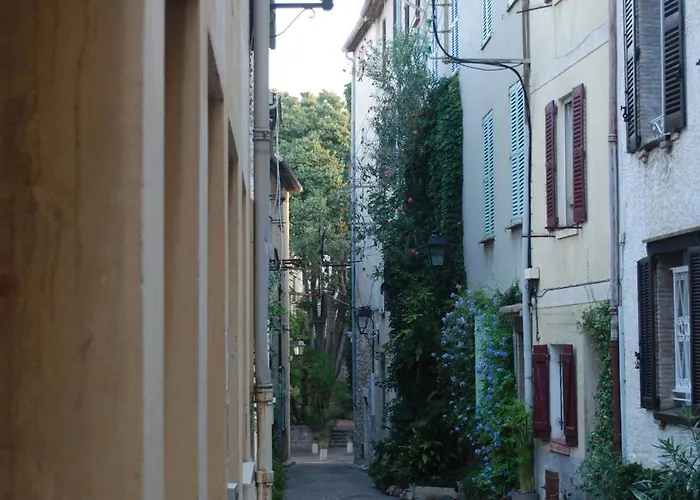 Sortie 44 - Newly Renovated 1 Bedroom, Center Of Old