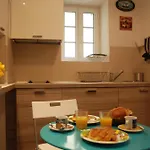 Sortie 44 - Newly Renovated 1 Bedroom, Center Of Old דירה