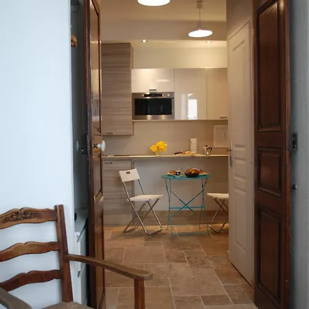 Apartment Sortie 44 - Newly Renovated 1 Bedroom, Center Of Old *