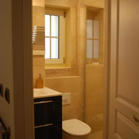 Apartment Sortie 44 - Newly Renovated 1 Bedroom, Center Of Old *