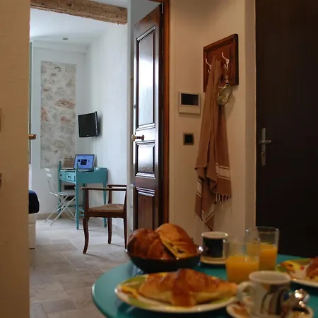 Sortie 44 - Newly Renovated 1 Bedroom, Center Of Old * Antibes