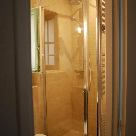 Sortie 44 - Newly Renovated 1 Bedroom, Center Of Old *