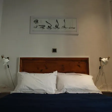 Sortie 44 - Newly Renovated 1 Bedroom, Center Of Old דירה אנטיב