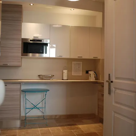 Sortie 44 - Newly Renovated 1 Bedroom, Center Of Old * Antibes