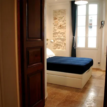 Sortie 44 - Newly Renovated 1 Bedroom, Center Of Old Apartment Antibes