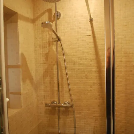 Sortie 44 - Newly Renovated 1 Bedroom, Center Of Old *
