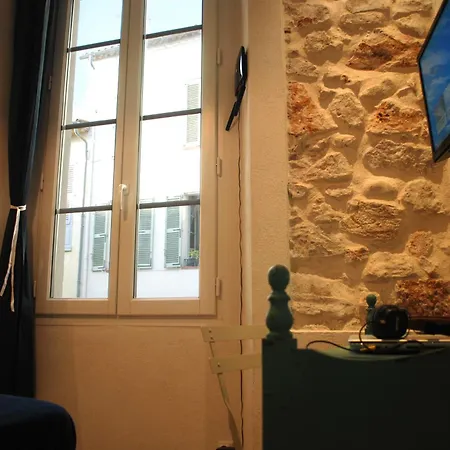 Apartment Sortie 44 - Newly Renovated 1 Bedroom, Center Of Old Antibes