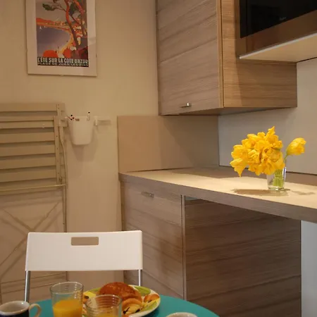 Sortie 44 - Newly Renovated 1 Bedroom, Center Of Old * Antibes