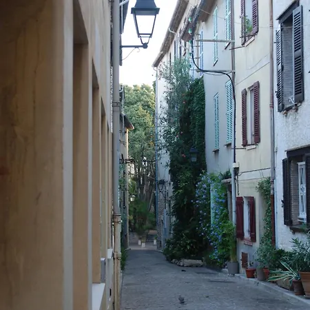 Sortie 44 - Newly Renovated 1 Bedroom, Center Of Old