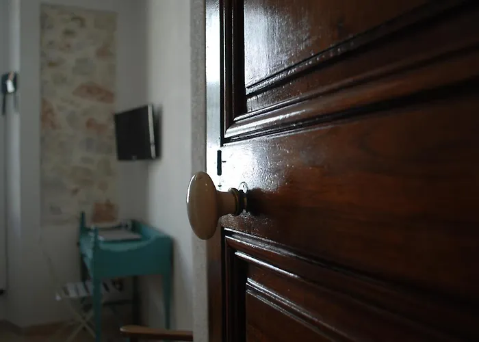 Sortie 44 - Newly Renovated 1 Bedroom, Center Of Old