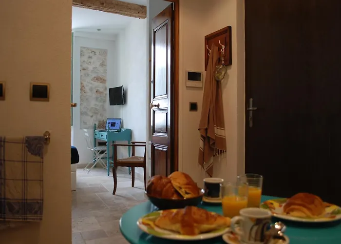 Sortie 44 - Newly Renovated 1 Bedroom, Center Of Old * Antibes