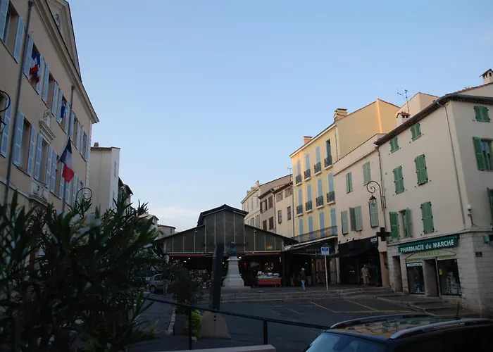 Sortie 44 - Newly Renovated 1 Bedroom, Center Of Old *