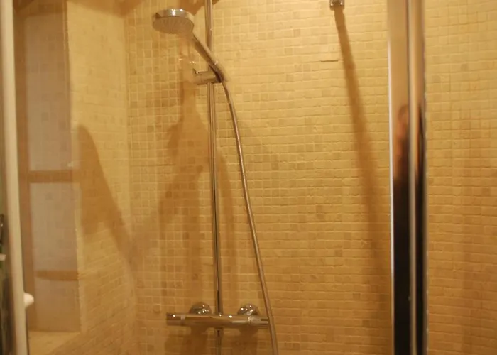 Sortie 44 - Newly Renovated 1 Bedroom, Center Of Old *