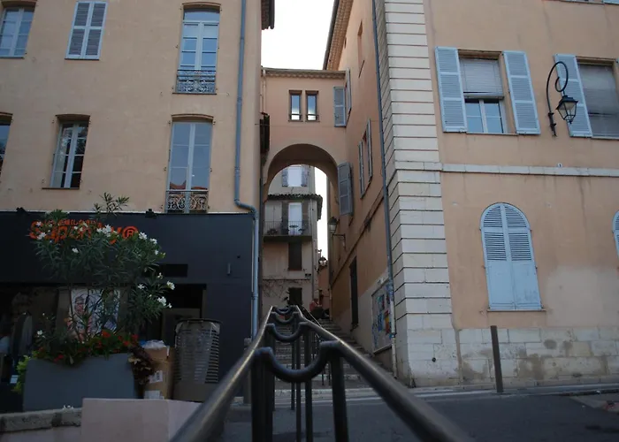 Sortie 44 - Newly Renovated 1 Bedroom, Center Of Old Daire *