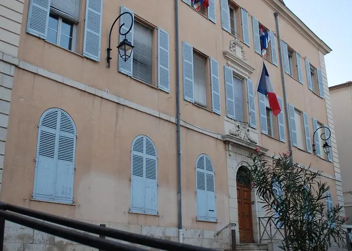 Sortie 44 - Newly Renovated 1 Bedroom, Center Of Old Apartamento *