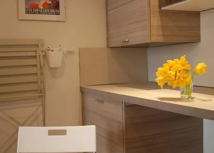 Sortie 44 - Newly Renovated 1 Bedroom, Center Of Old * Antibes